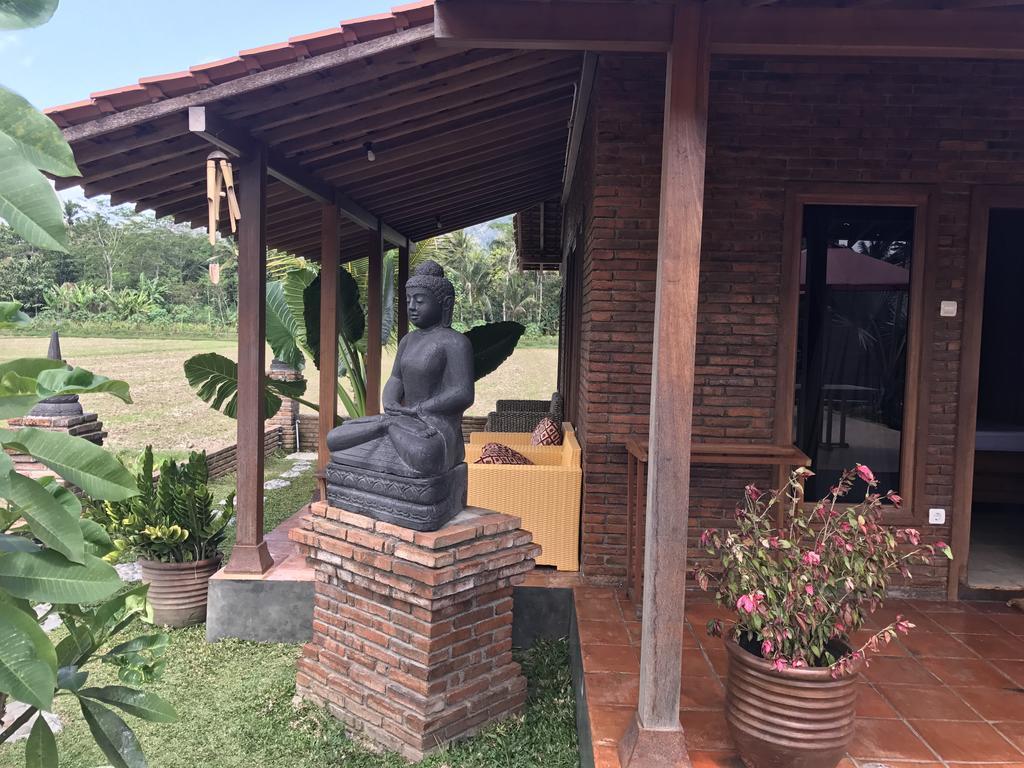 Rumah Dharma มาเกอลัง ภายนอก รูปภาพ