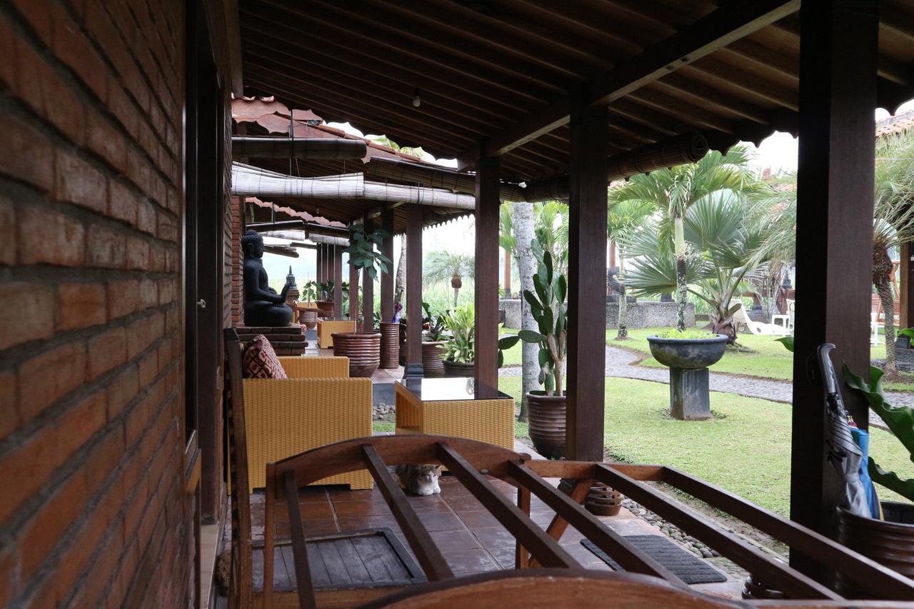 Rumah Dharma มาเกอลัง ภายนอก รูปภาพ